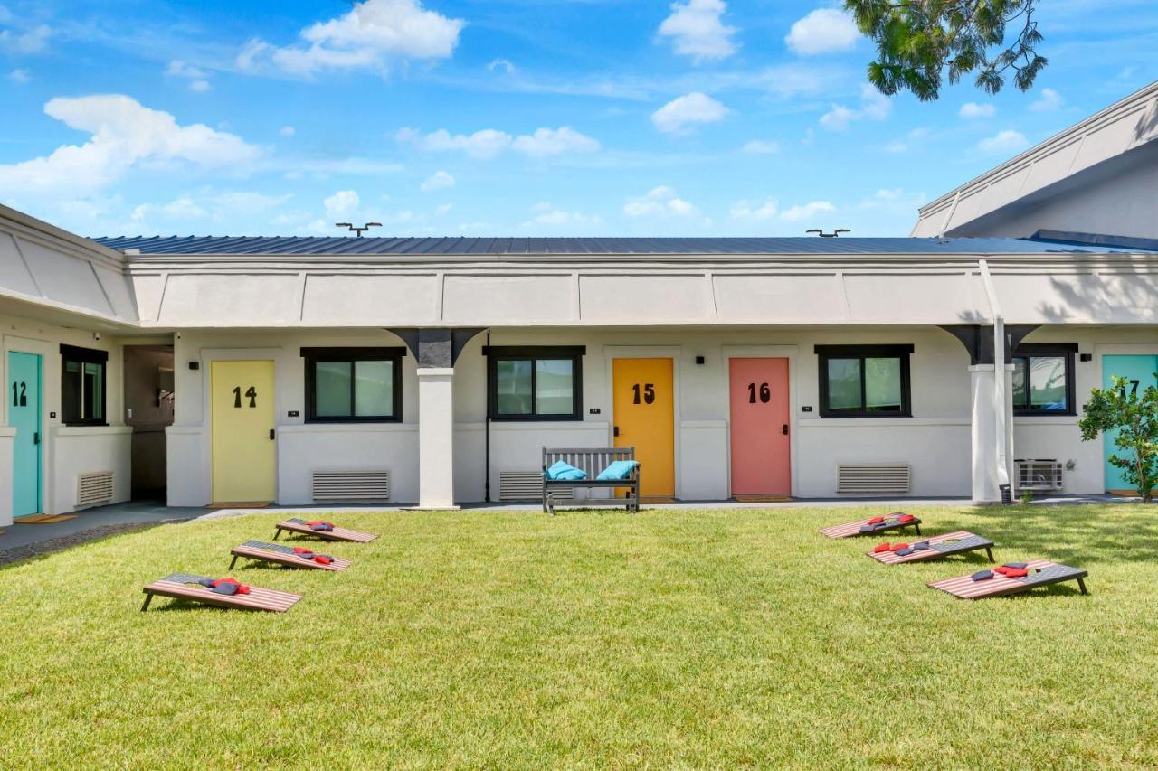 Hotel Mccoy - Art, Libations, Pool Society College Station Exterior foto
