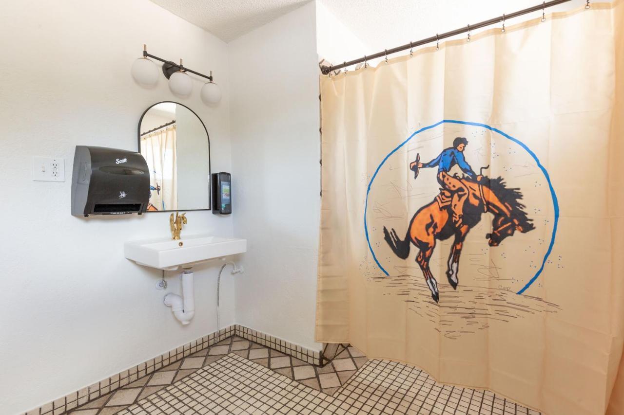 Hotel Mccoy - Art, Libations, Pool Society College Station Exterior foto